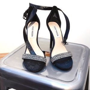 🔥2/$20 Steve Madden strappy sandals w/rhinestones